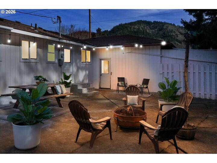 Property Photo:  756 NE Fields Ave  WA 98672 