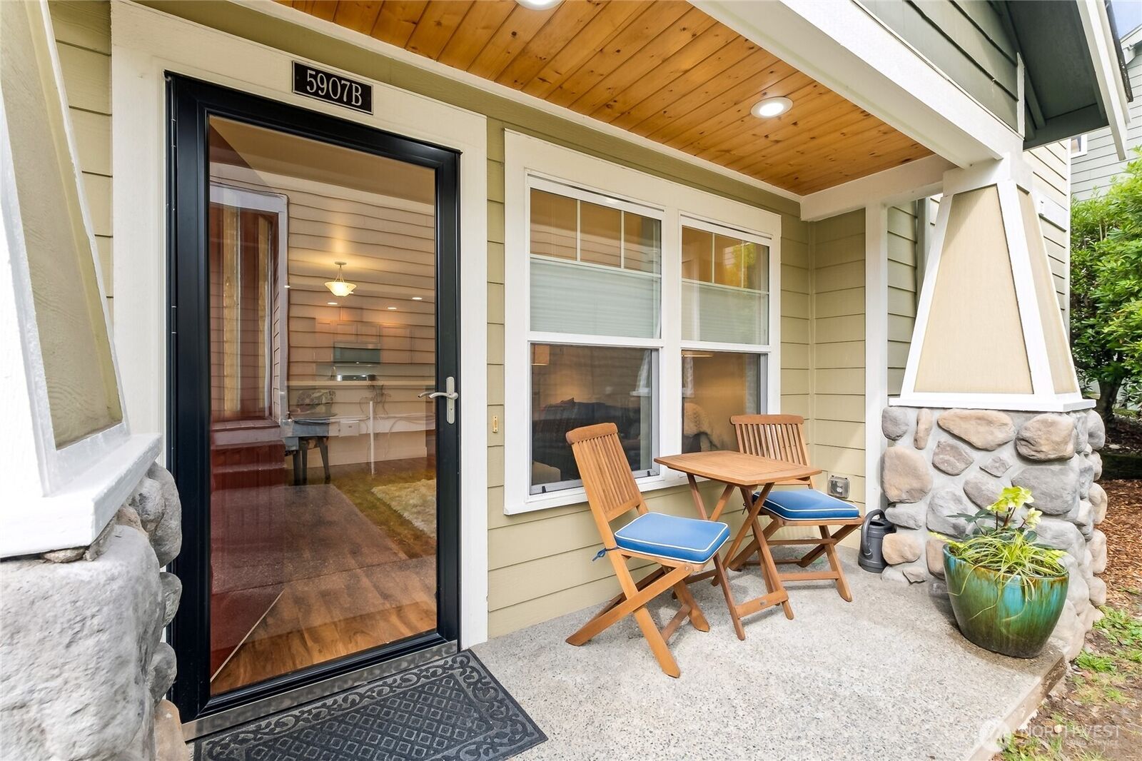 Property Photo:  5907  40th Avenue SW B  WA 98136 