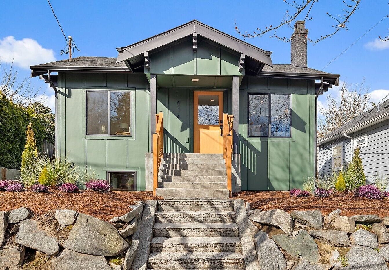 Property Photo:  414 W Smith Street  WA 98119 