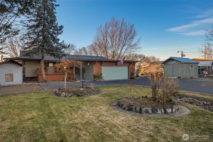 Property Photo:  4190 NE Shorecrest Drive  WA 98837 