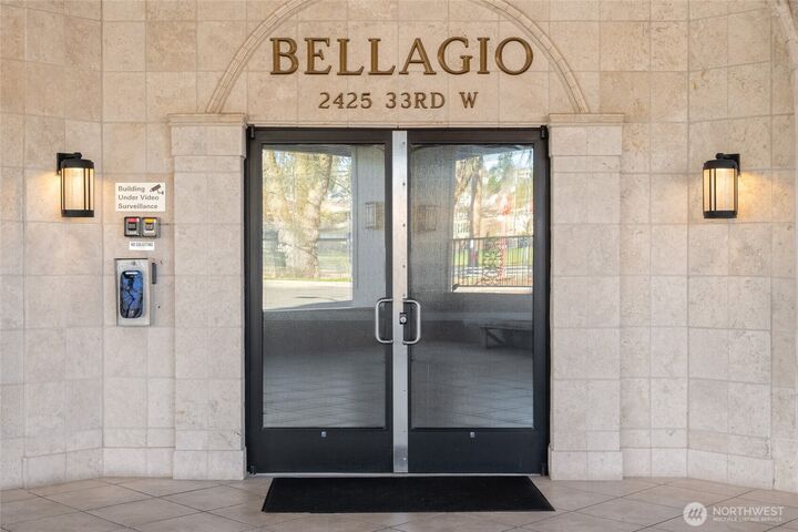 Property Photo:  2425  33rd Avenue W 402  WA 98199 