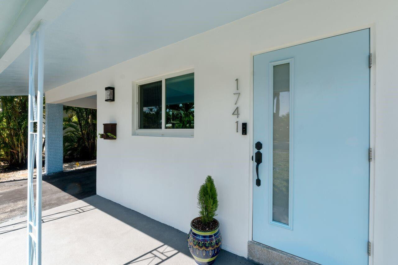 Property Photo:  1741 NE 40th Street  FL 33334 