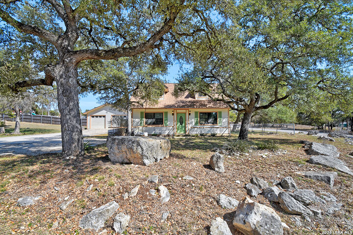 Property Photo: 1009 Tanglewood TX 78070