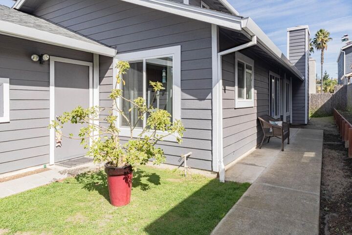 Property Photo:  11 Fresa Place  CA 93905 