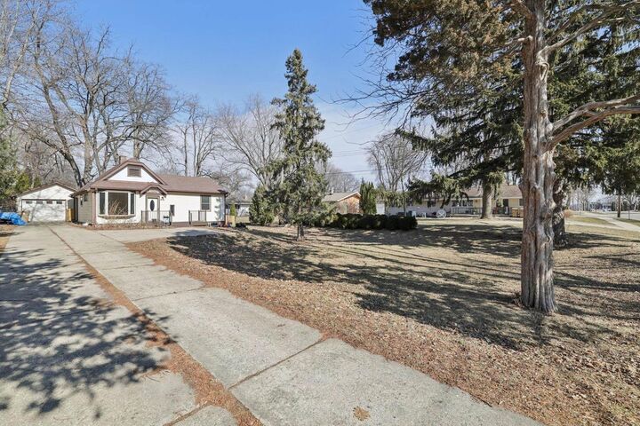 Property Photo: 1100 Pflaum Road WI 53716