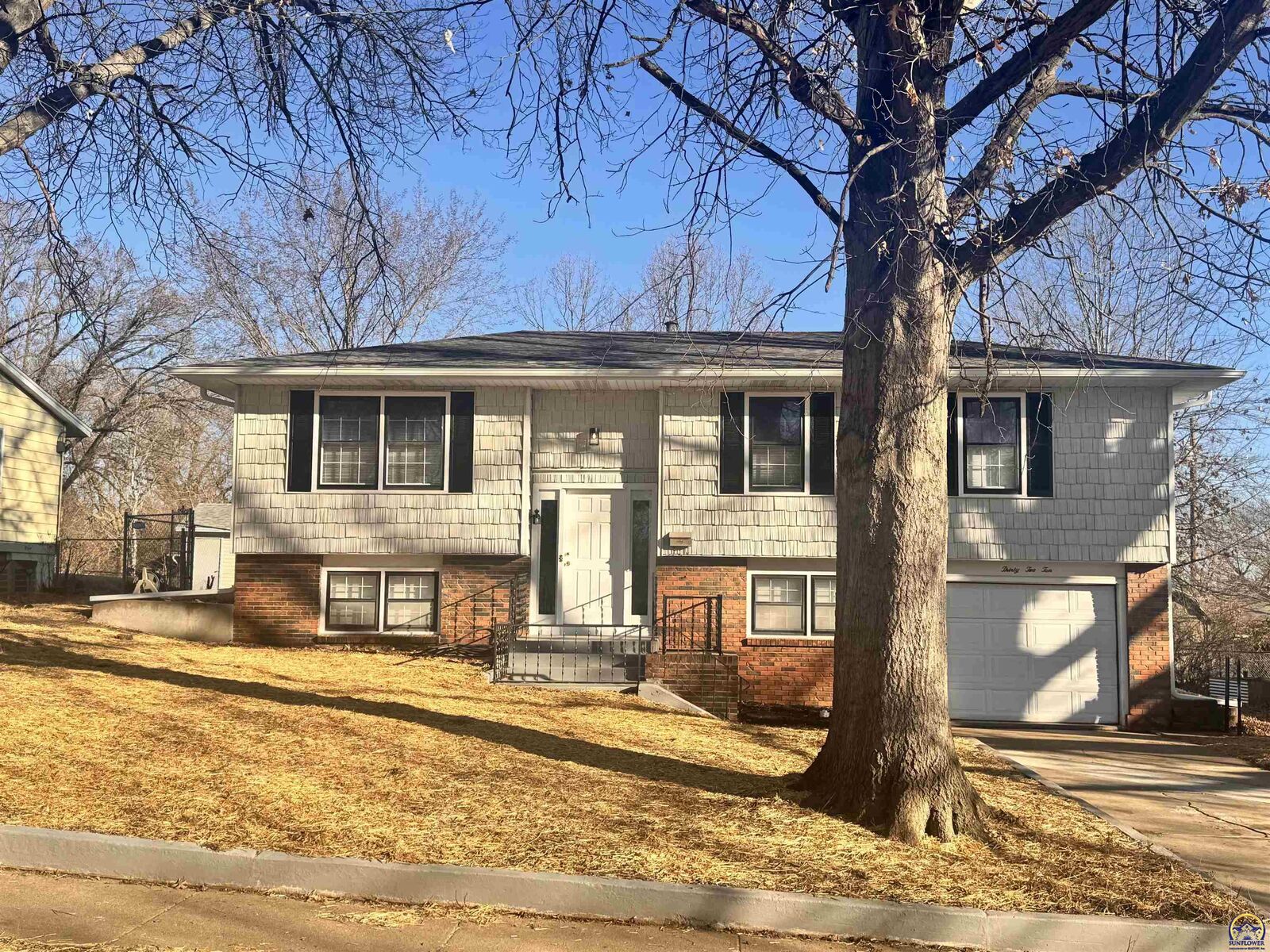 Property Photo:  3210 SW 32nd St  KS 66614 