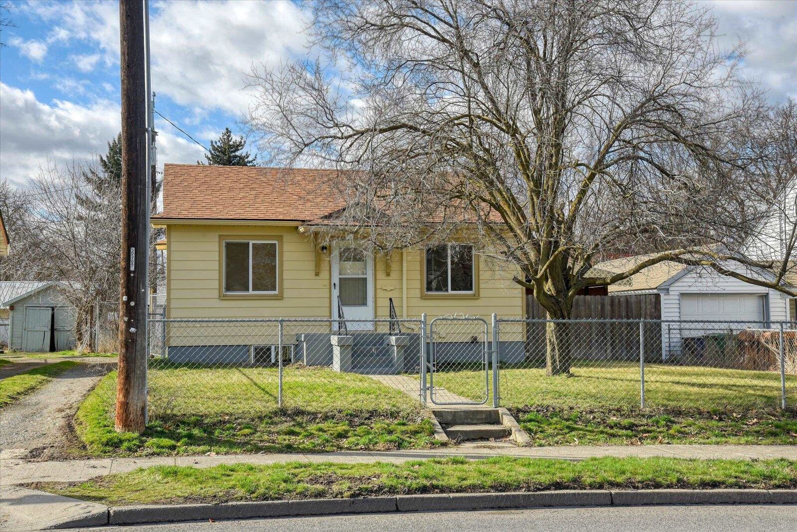 Property Photo:  2715 N Ash St  WA 99205 