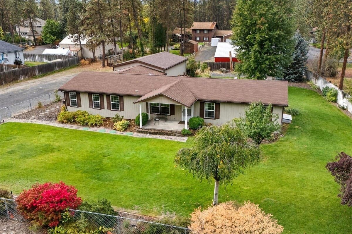 Property Photo: 8827 N Seven Mile Rd WA 99026