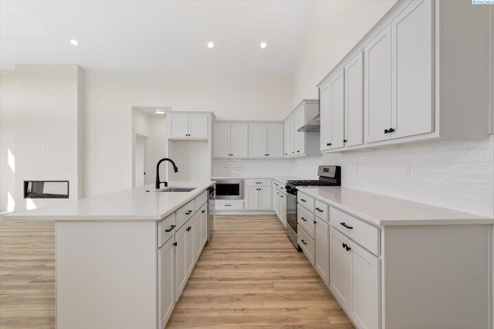 Property Photo: 6641 W 24th Ave 13 WA 99338