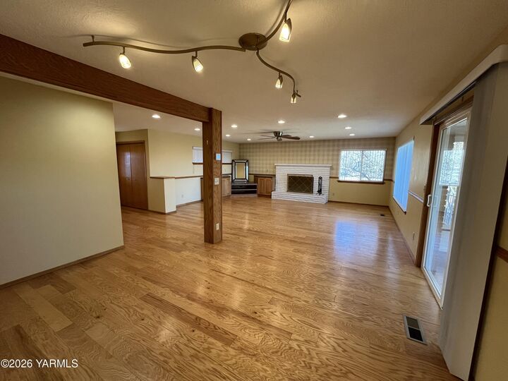 Property Photo: 330 Parish Rd WA 98942