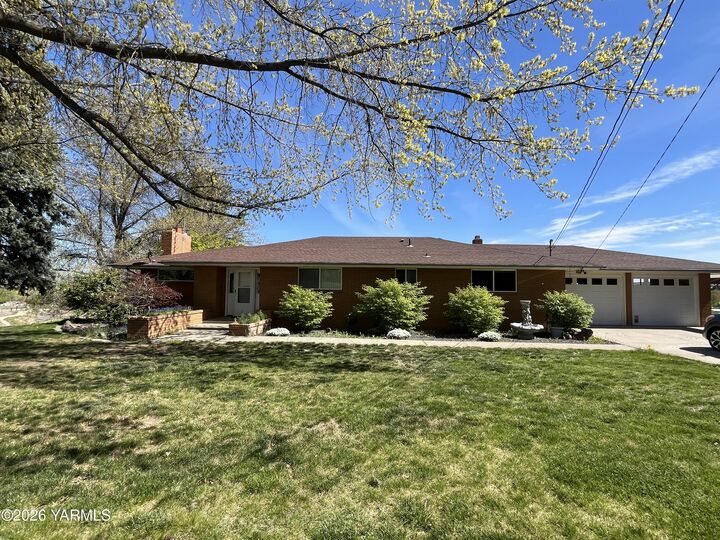 Property Photo: 330 Parish Rd WA 98942