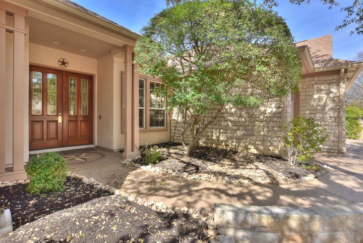 Property Photo:  106 Longhorn Trail  TX 78633 