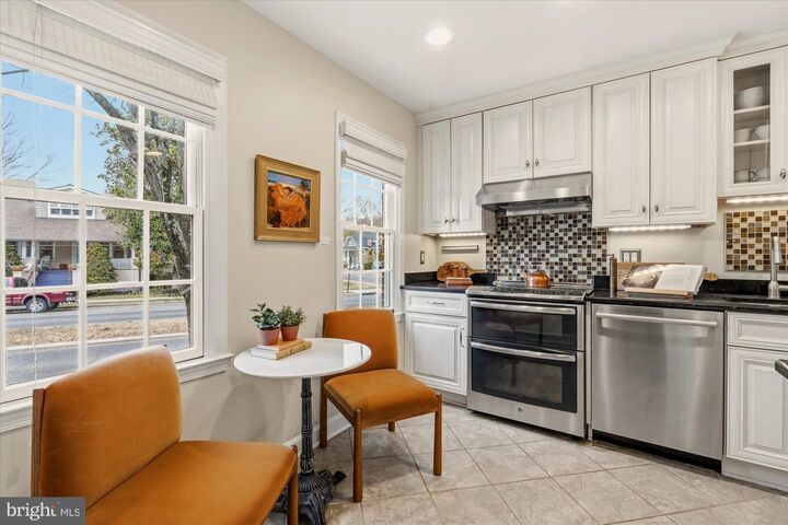 Property Photo: 2305 Commonwealth Avenue VA 22301