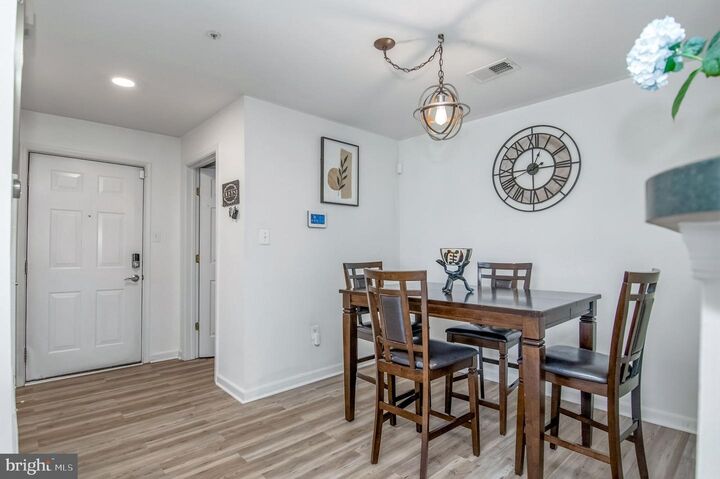 Property Photo:  1066 Gardenview Loop 302  VA 22191 