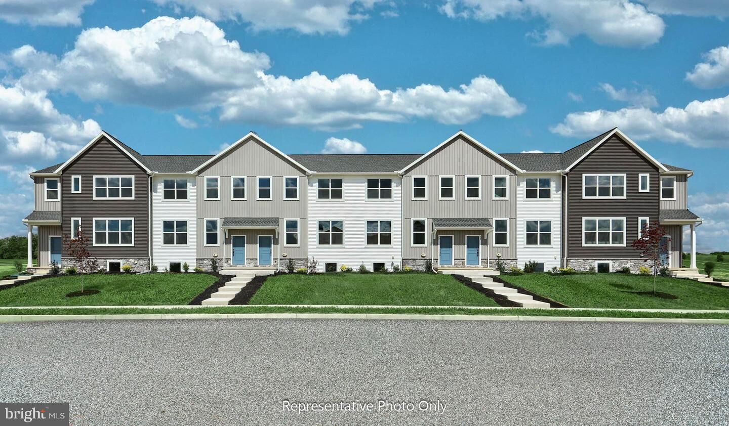 Property Photo:  28 N Conifer Drive  PA 17022 