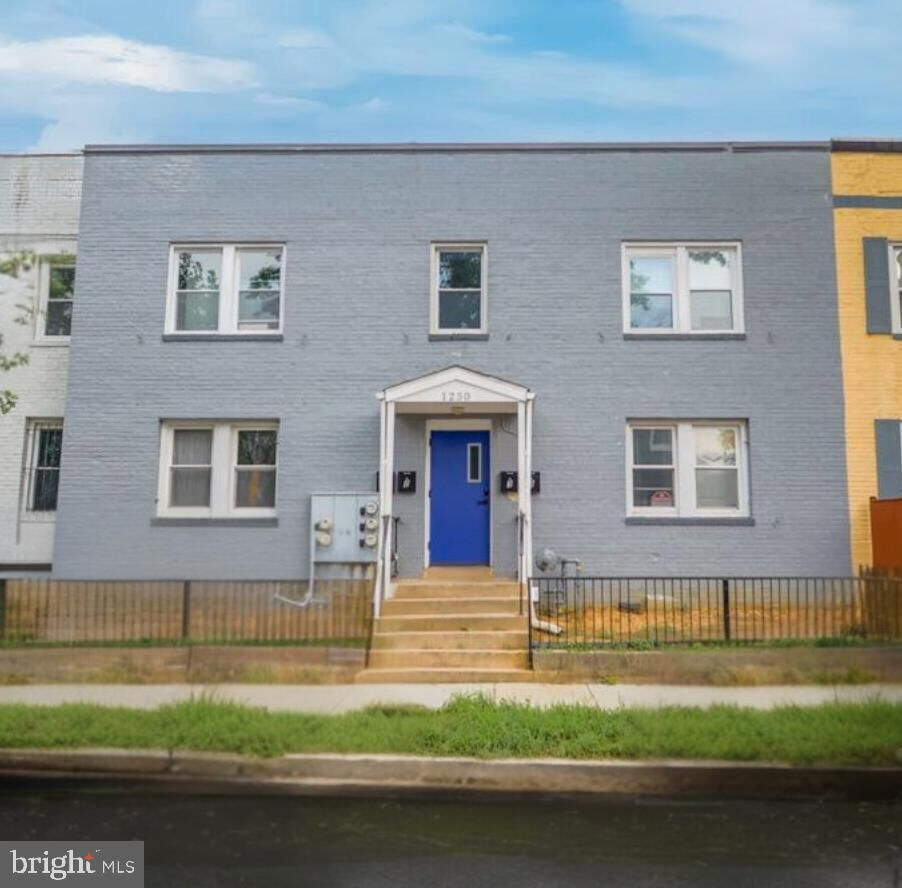 Property Photo:  1250 Queen Street NE 2  DC 20002 