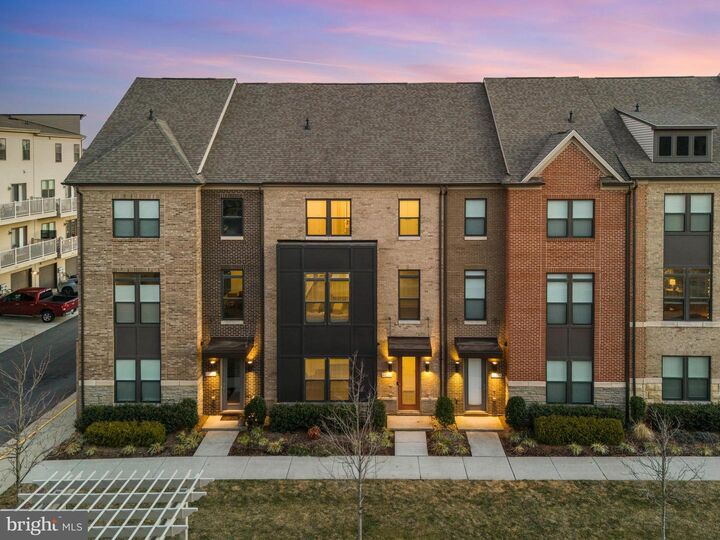 Property Photo:  44740 Roosevelt Square  VA 20147 