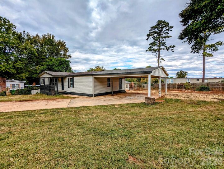 Property Photo: 7329 Twillingate Drive NC 28215
