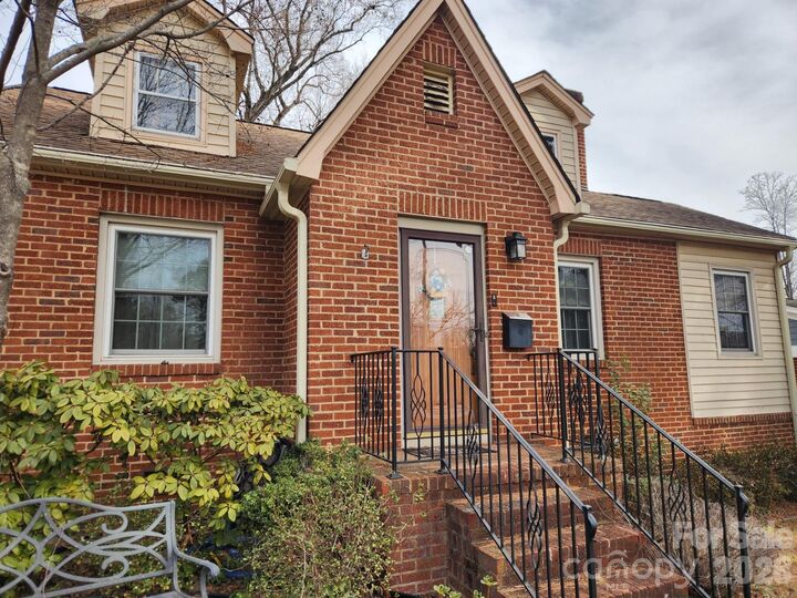 Property Photo:  3139 Shenandoah Avenue  NC 28205 