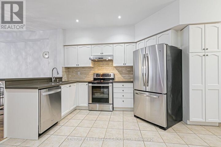 Property Photo:  23 Observatory Lane 66  ON L4C 0M7 