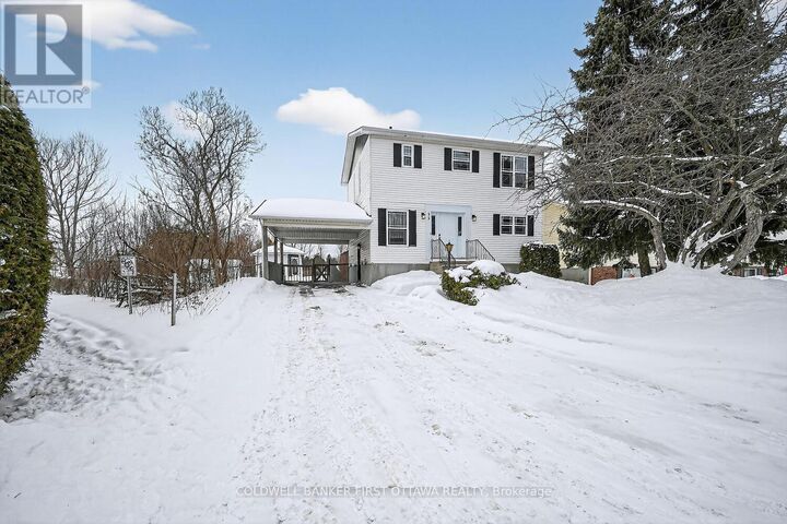 Property Photo: 22 Poole Creek Crescent ON K2S 1T6