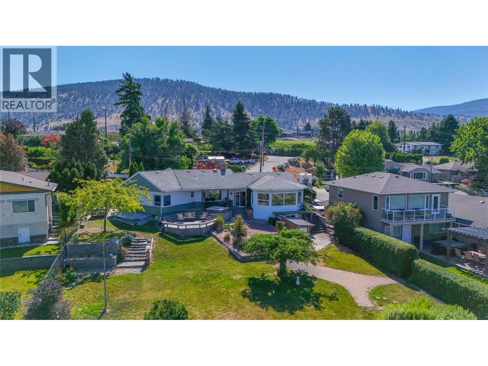 Property Photo: 198 Bankview Place BC V2A 1B4