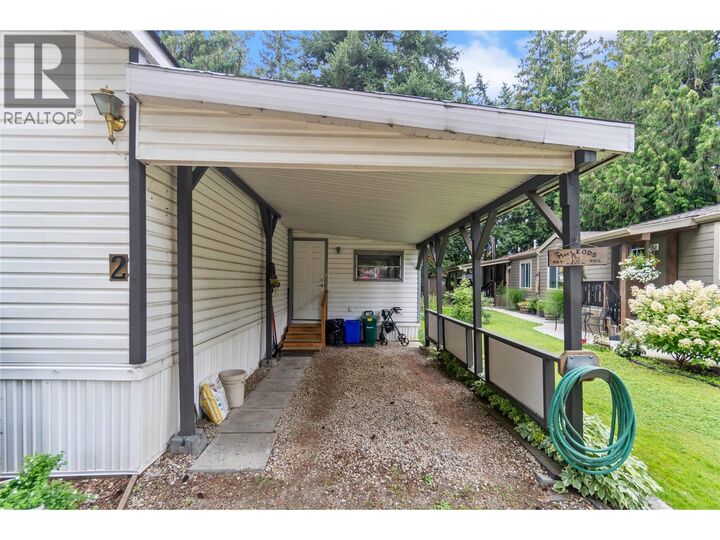 Property Photo:  5161 63 Avenue Northeast 2  BC V0E 1K0 