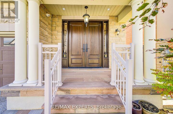 Property Photo:  277 Chatfield Drive South  ON L4H 3R8 