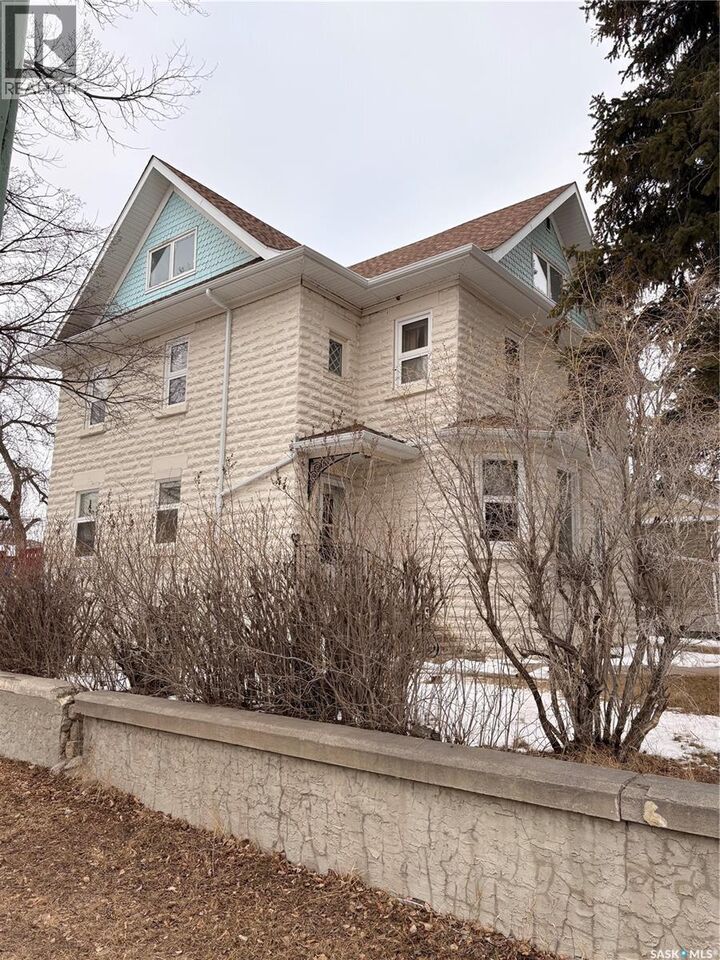Property Photo:  1102 Grafton Avenue  SK S6H 3S5 