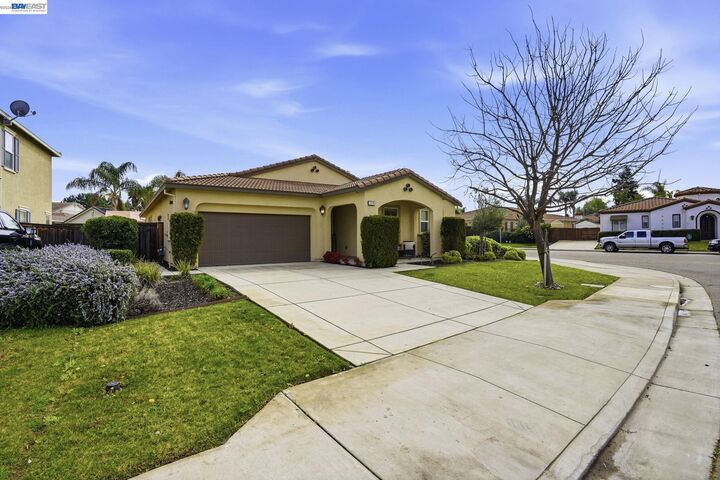 Property Photo: 1718 Kyle Dayton Dr CA 95376
