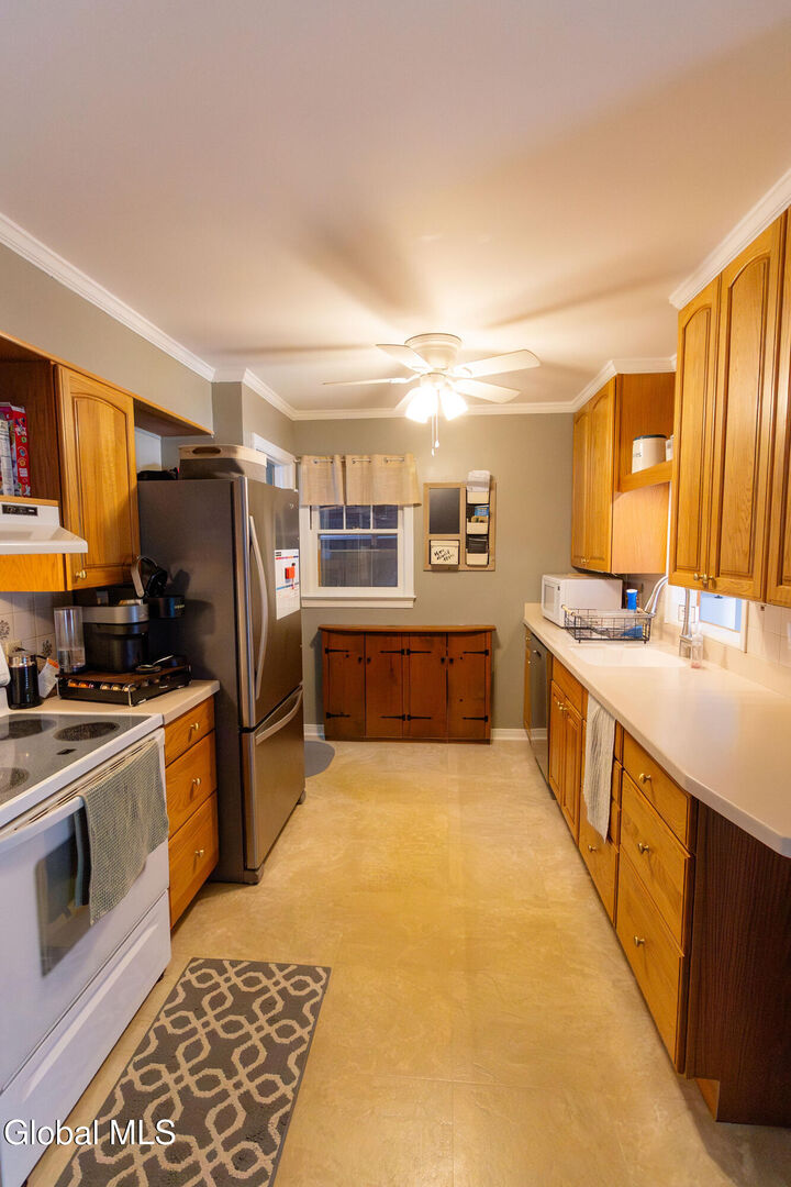 Property Photo:  19 Willow Lane  NY 12302 