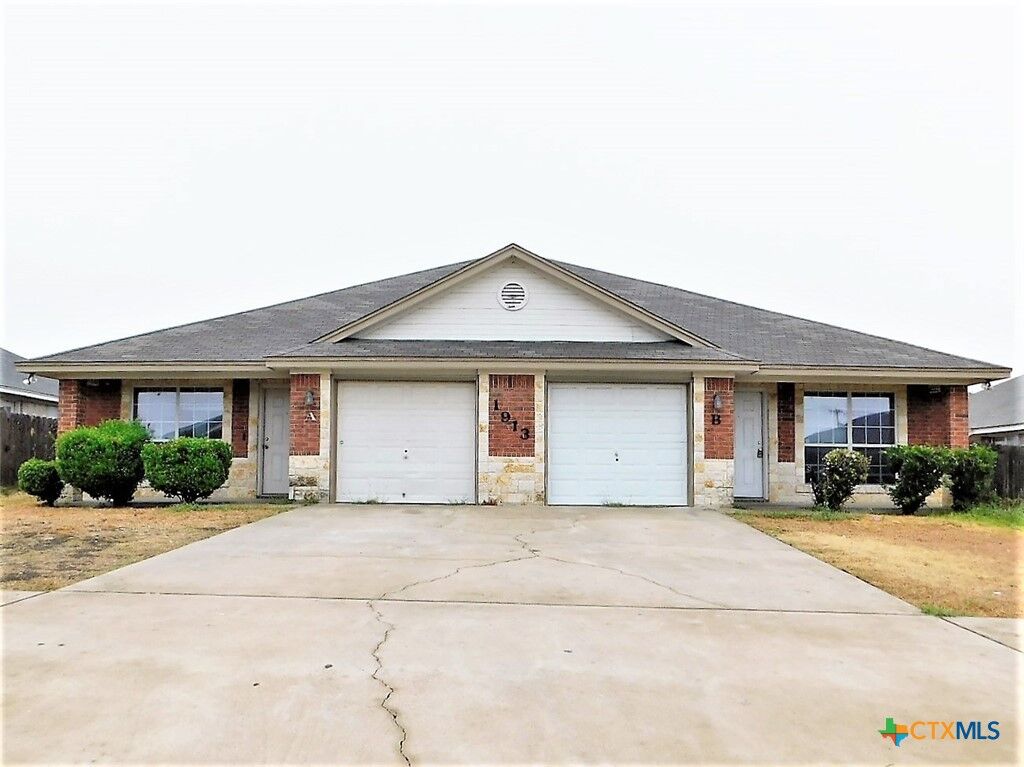 Property Photo: 1913 Charleston Court TX 76542