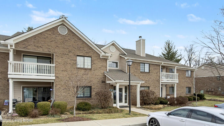 Property Photo:  401 Creason Ct 208  KY 40223 