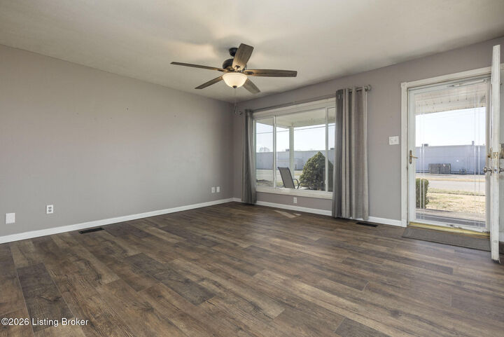 Property Photo:  8411 Seaforth Dr  KY 40258 