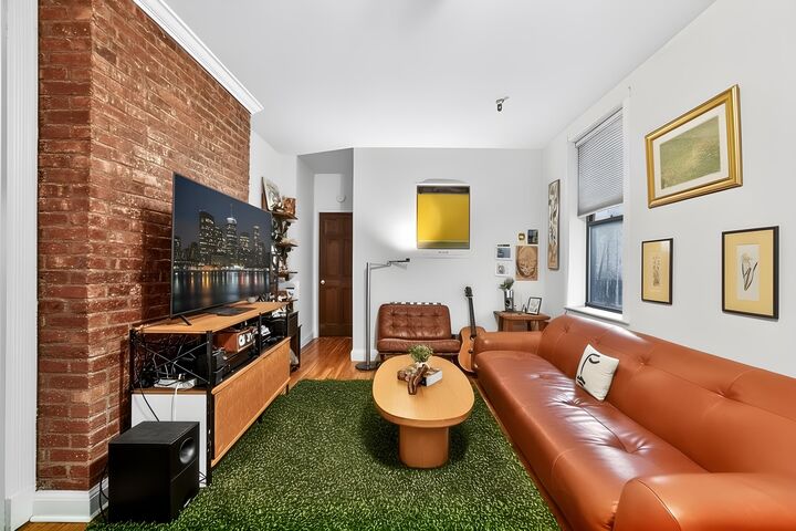 Property Photo:  117 Ogden Ave 1R  NJ 07307-1111 