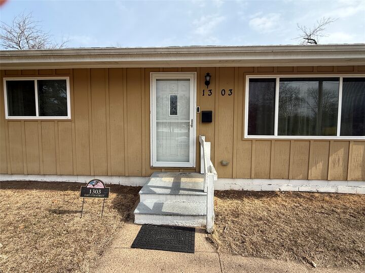 Property Photo: 1303 E 17th Street IA 50316