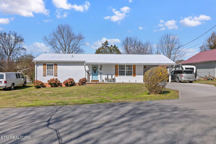 Property Photo:  906 Boaz St  TN 37303 