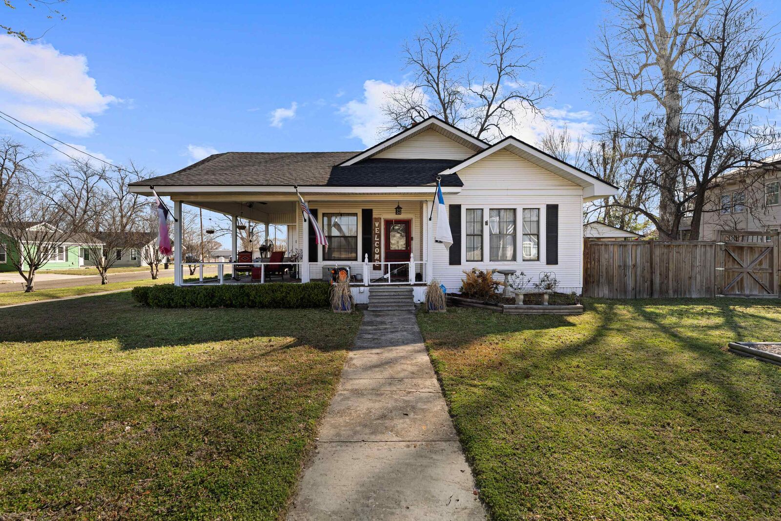 Property Photo: 217 N Montgomery St. TX 75644