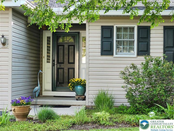 Property Photo:  1060 Macoby Creek Way  PA 18073 