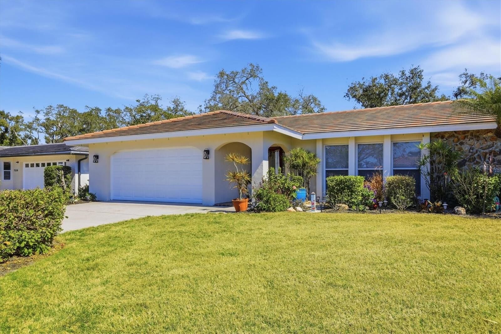 Property Photo:  7409 Bounty Drive  FL 34231 