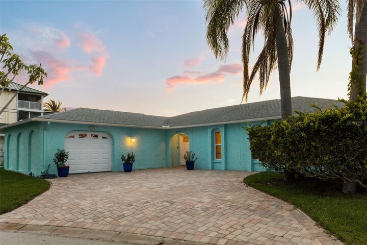 Property Photo:  4909 Shoreview Court  FL 34668 