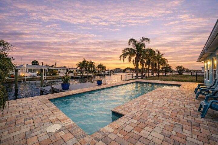 Property Photo:  4909 Shoreview Court  FL 34668 