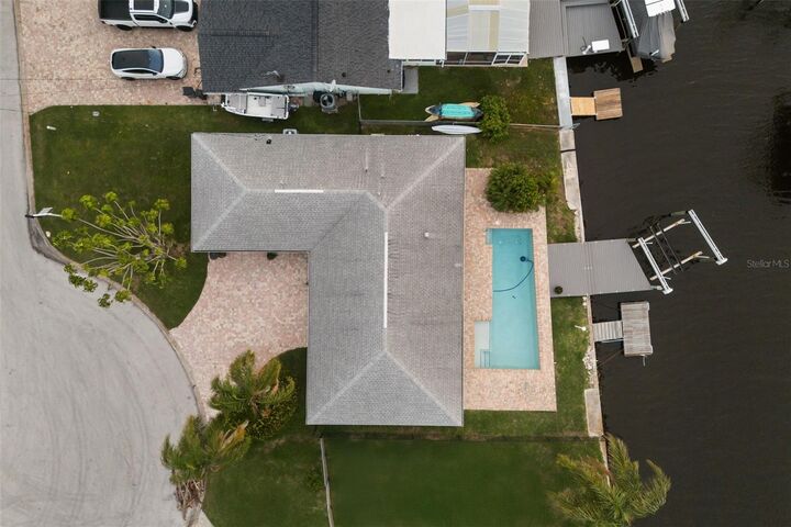 Property Photo:  4909 Shoreview Court  FL 34668 