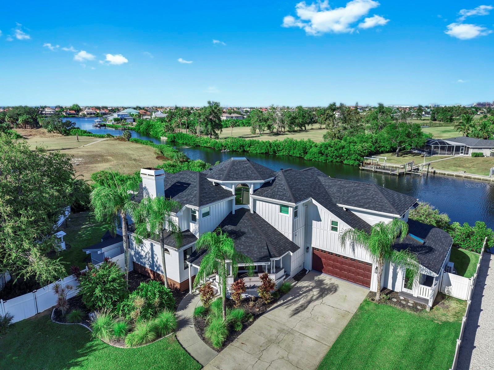 Property Photo: 945 Bunker View Drive FL 33572