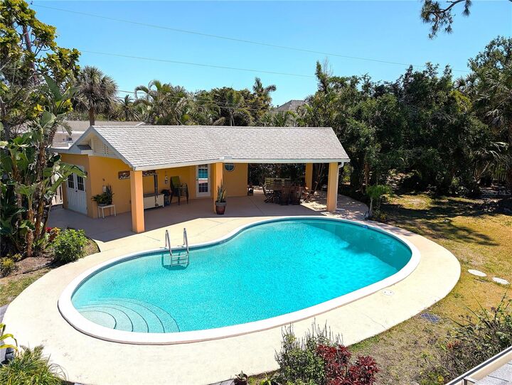 Property Photo: 337 Harbor Drive S FL 34285