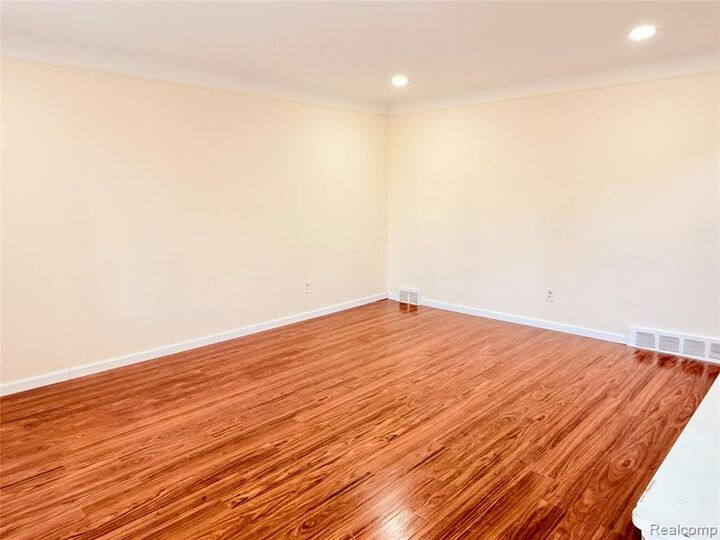 Property Photo:  13325 Iowa Drive  MI 48088 3139 