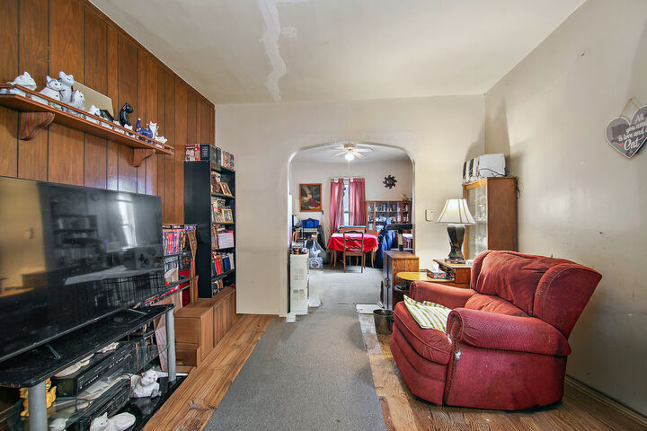 Property Photo:  810 S 4th Avenue  IL 60901 