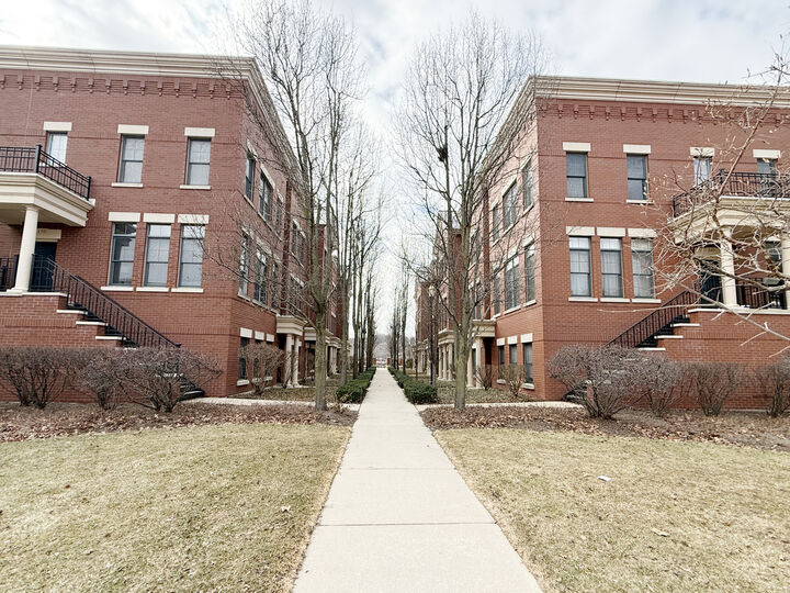 Property Photo:  162 Festival Court  IL 60120 