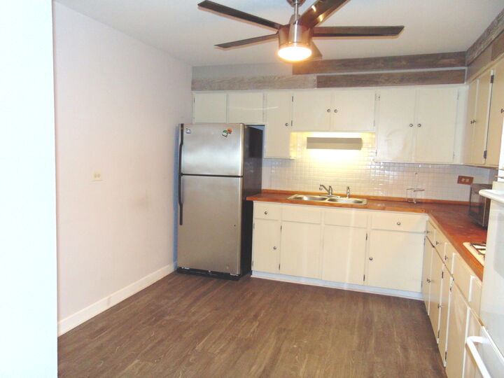 Property Photo:  9588 N Terrace Place 208H  IL 60016 