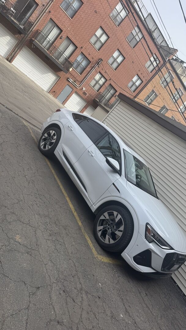 Property Photo:  2507 N Milwaukee Avenue 2N  IL 60647 